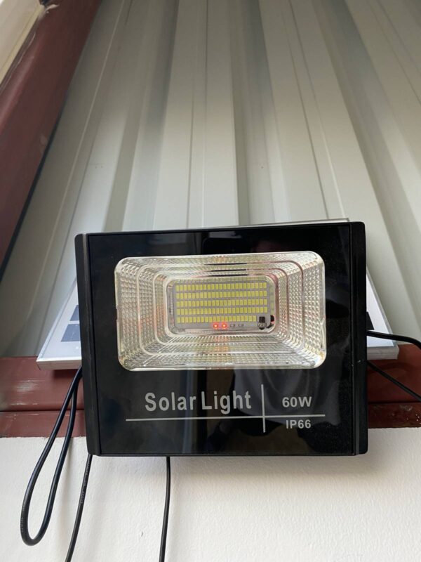Güneş Enerjili 60W Dış Mekan LED Projektör